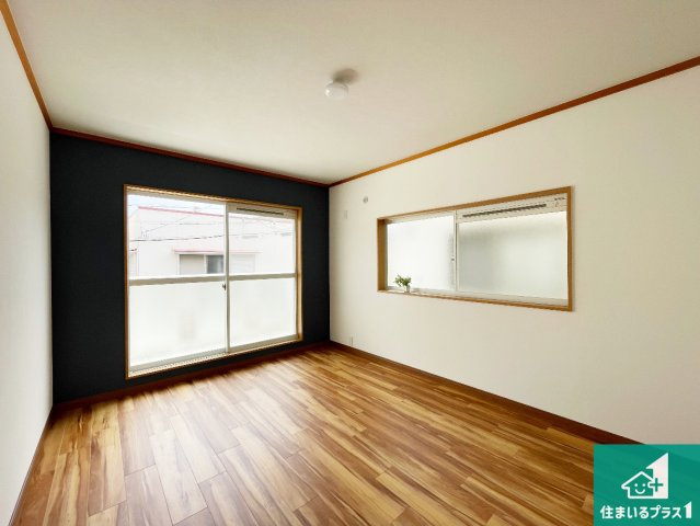 宝塚市安倉南　中古一戸建ての洋室|シンプルな洋室は、自分好みのインテリアが楽しめます♪