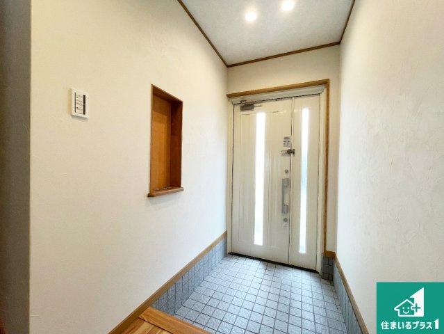 宝塚市安倉南　中古一戸建ての玄関|広々とした玄関！
