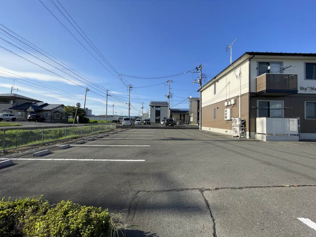 シャーメゾン江刺 Ｂの駐車場
