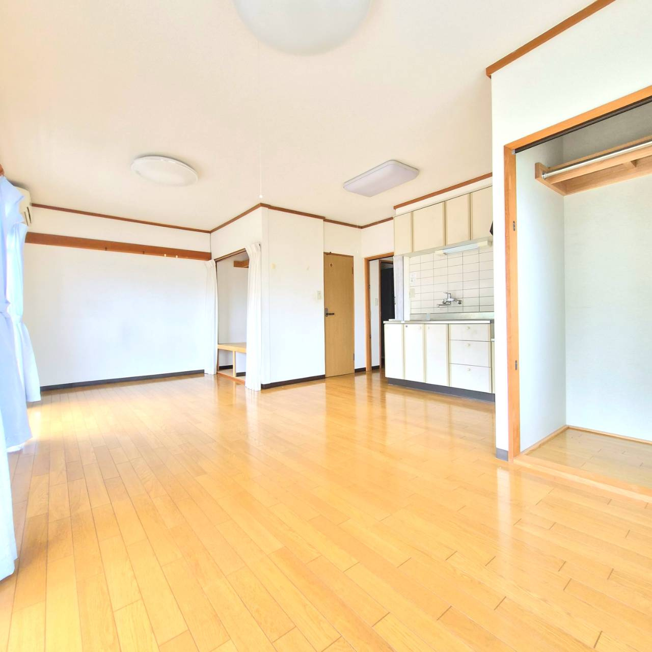 前橋市下小出町2丁目17-21エスカイア下小出の居間・リビング