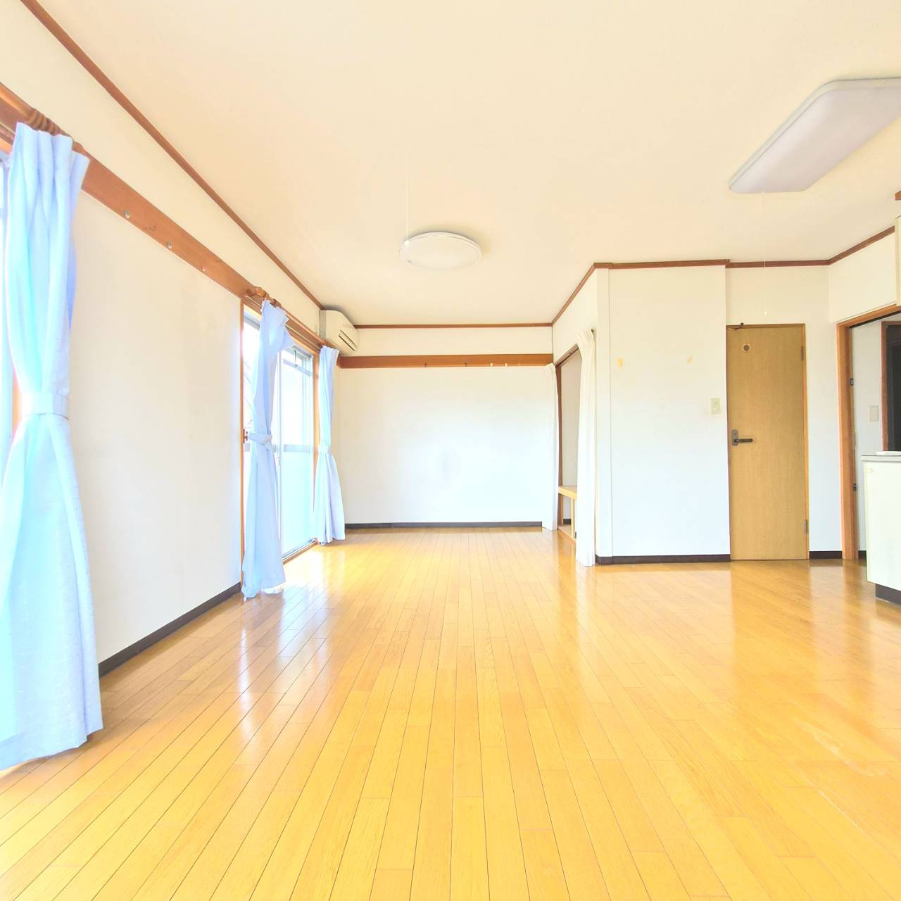 前橋市下小出町2丁目17-21エスカイア下小出の居間・リビング