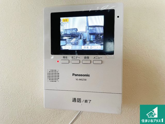 伊丹市荻野　中古一戸建ての防犯設備|カラーモニターインターホン！声だけでなく来訪者の姿や顔がモニターで確認できるので、小さなお子様がいらっしゃるご家庭でも安心できます！