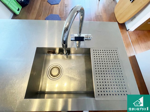 伊丹市荻野　中古一戸建ての設備|広々としたシンクで食器洗いも楽々！