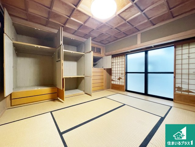 伊丹市荻野　中古一戸建ての和室|一室あると便利な和室は客間としてだけでなく、小さなお子様のプレイルームや食後のくつろぎスペースとしてもご利用いただけます。収納もついていますので大活躍間違いなし！