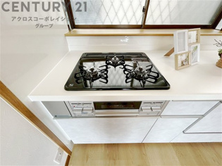 多数の調理器具を同時に使用でき、料理の効率化が可能。省エネで節約になり、様々な料理スタイルに適応できます。また、火力調整が独立しており、手入れや掃除もしやすく、今よりもっとお料理が楽しくなるかも。