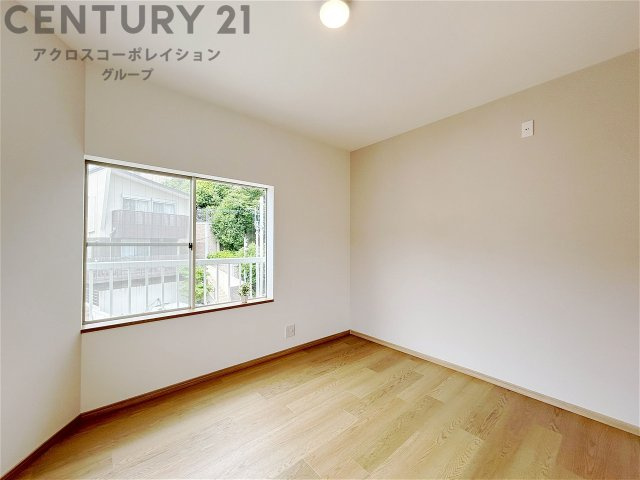 子供部屋…創造性や成長を促す遊びの空間を提供。学習や趣味に集中できる環境を整えます。個別のプライベートスペースは自己表現と自立心を育み、心地よい睡眠環境を整えリラックスできる場所を提供。