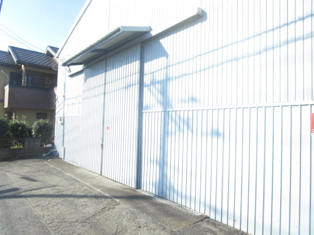 綾瀬市寺尾本町１丁目の倉庫
