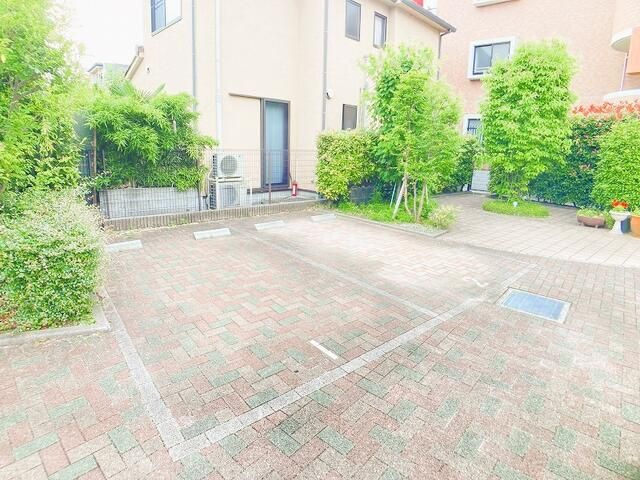 エクセルコート妙典の駐車場