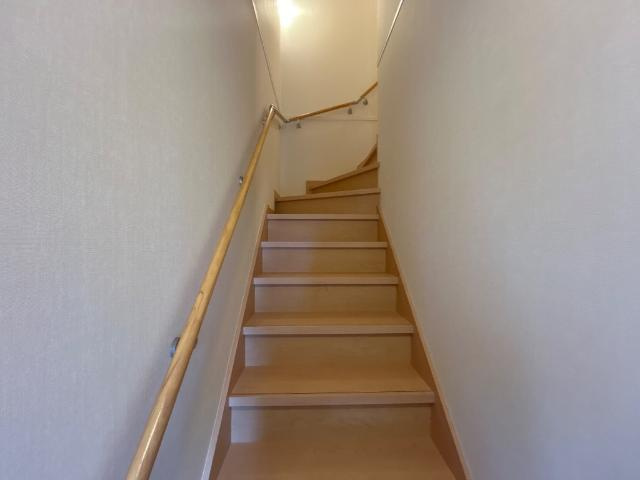 ソレイユタツミの内装|階段