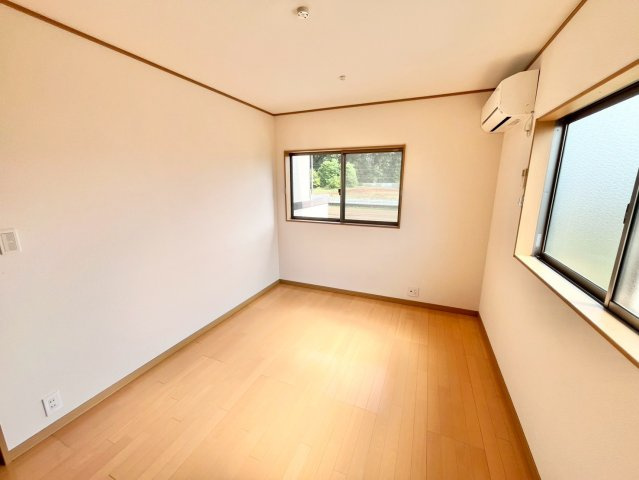 坂戸市横沼中古戸建の洋室
