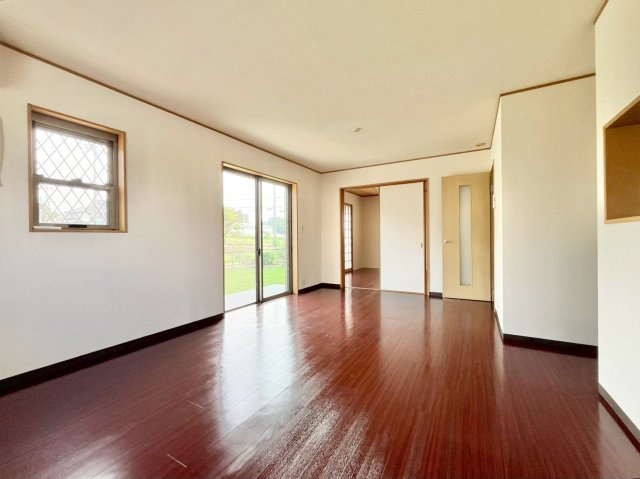 坂戸市横沼中古戸建の居間・リビング