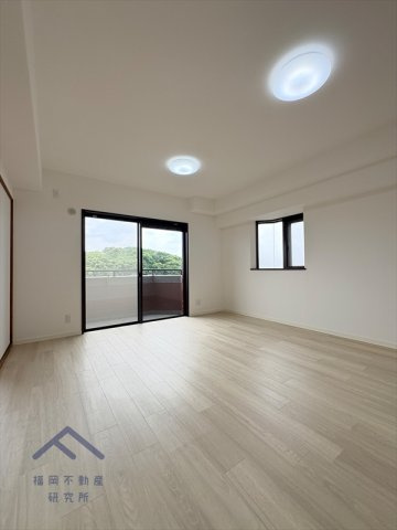 ロマネスク香住ケ丘の居間・リビング