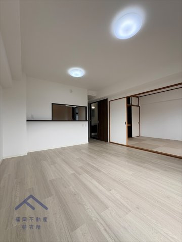 ロマネスク香住ケ丘の居間・リビング