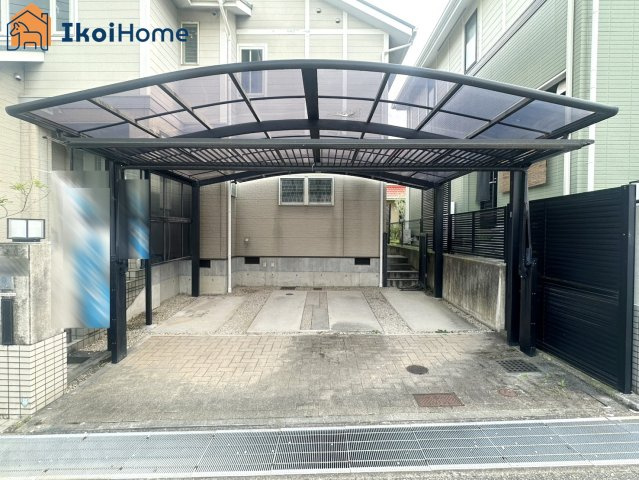 神戸市西区井吹台東町６丁目　中古戸建の駐車場|●年中無休：当日予約可●カーポート付きの駐車スペースにはお車2台お停めいただけます！雨の日も便利です