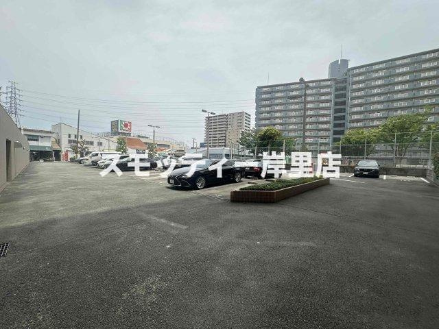 クリア・クレセント住之江の駐車場