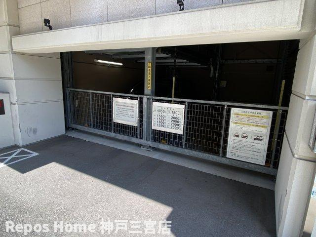 アスヴェル神戸元町海岸通の駐車場