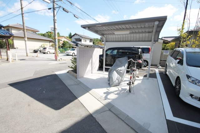 リバーハイツⅡの駐車場