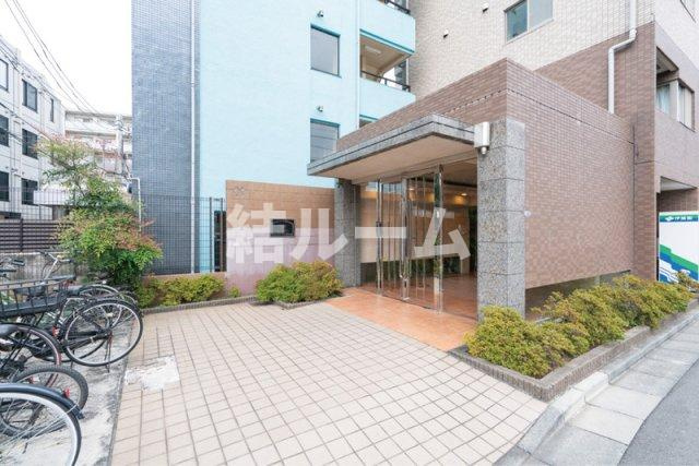 新宿区西落合１丁目の賃貸マンションのエントランス