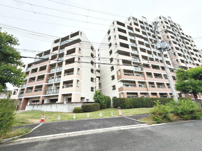 【外観】 | ユニライフ和泉中央A棟 | 南東面バルコニーです！ゆとりのあるバルコニーですので、洗濯物の多い日も安心ですよ！