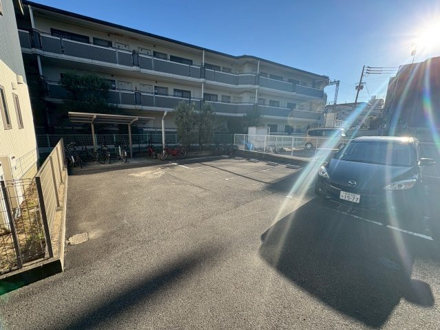 ベルリード藤井寺A棟の駐車場