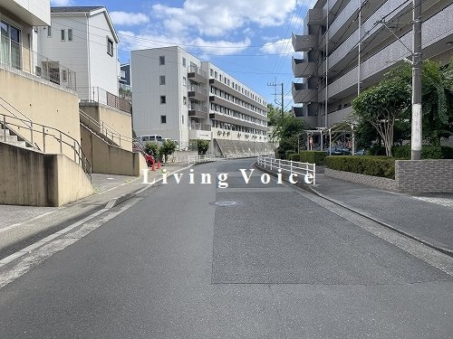 【仲介手数料０円】海老名市上今泉3丁目　中古一戸建ての前面道路含む現地写真|【仲介手数料０円】海老名市上今泉3丁目　中古一戸建て