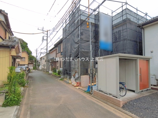 第3上尾中分　新築戸建　ハートフルAの前面道路含む現地写真