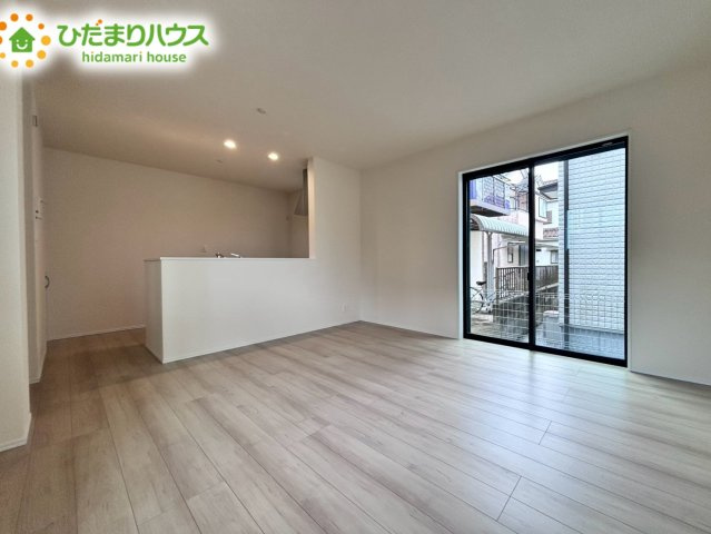 第3上尾中分　新築戸建　ハートフルAの居間・リビング|LDK：14.37帖