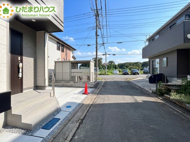 第3上尾中分　新築戸建　ハートフルAの前面道路含む現地写真