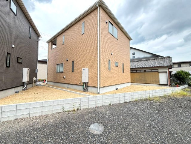 クワイエ　羽島市上中町長間第３　全２区画分譲の冷暖房・空調設備|24時間換気システムは窓を開けなくても外気の空気を室内に入れ室内の空気を外に排出します。