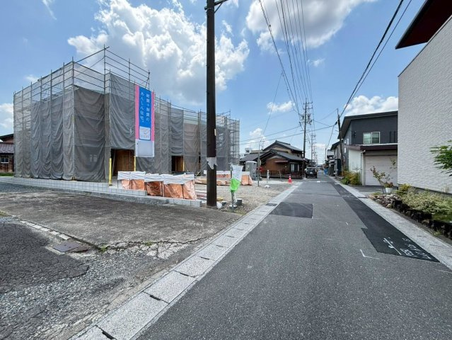 クワイエ　羽島市上中町長間第３　全２区画分譲の前面道路含む現地写真|「現地（202●年●月●日）撮影」　
■前面道路　
■ヤマダ不動産　株式会社リライフ