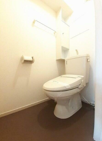 【トイレ】 | ナディエージダ | トイレです