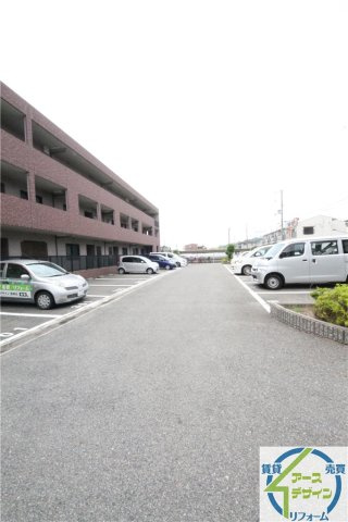 ポレール伊川　Ⅱの駐車場
