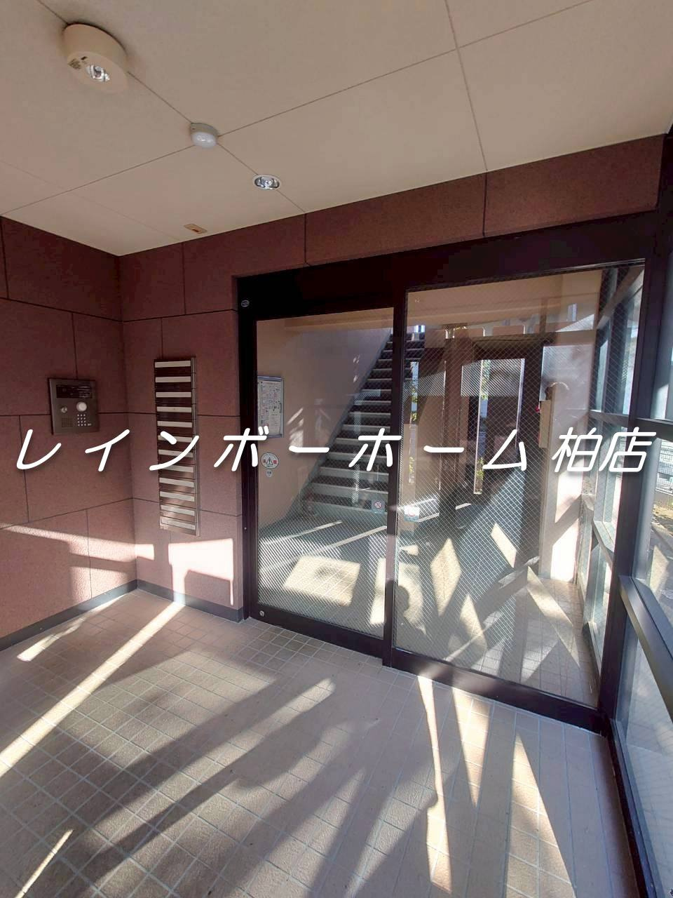 フローリッシュマンションのエントランス|オートロックがあります