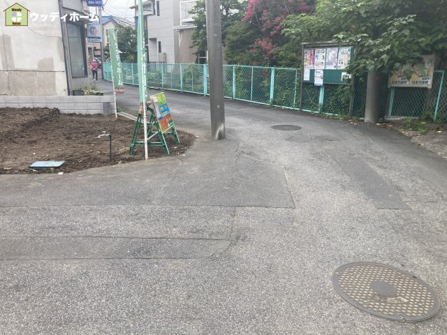 川口市安行慈林　売地の前面道路含む現地写真