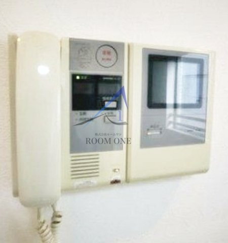 プラウドフラット新宿河田町の設備|モニター付きインターホンです。