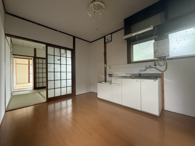 神戸市長田区山下町４丁目のアパートの居間・リビング