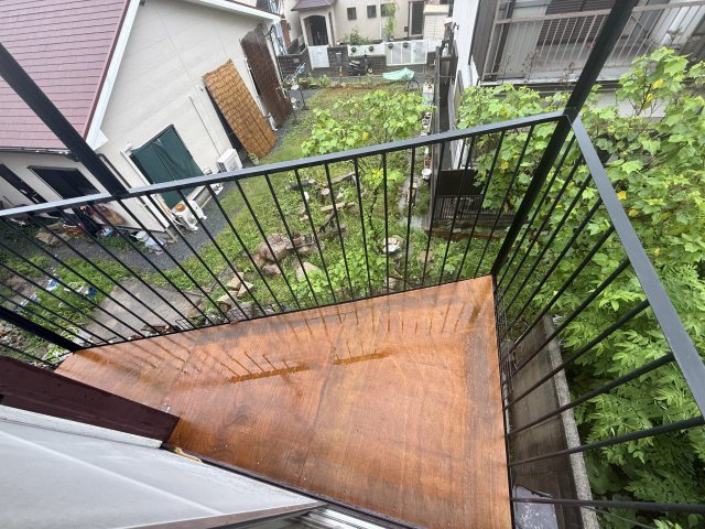 神戸市長田区山下町４丁目のアパートのバルコニー