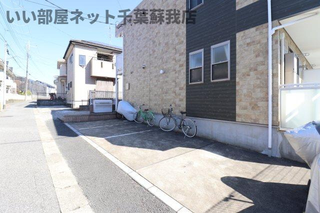 リブリ・パーシモンの駐車場|駐輪場