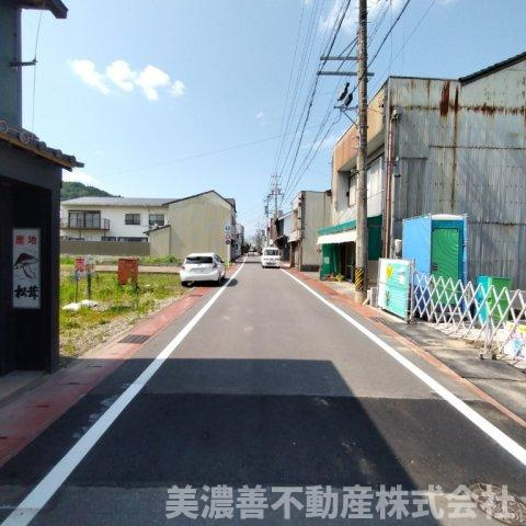 ６７１９０　山県市大字高富字和合松土地の前面道路含む現地写真