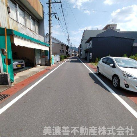 ６７１９０　山県市大字高富字和合松土地の前面道路含む現地写真
