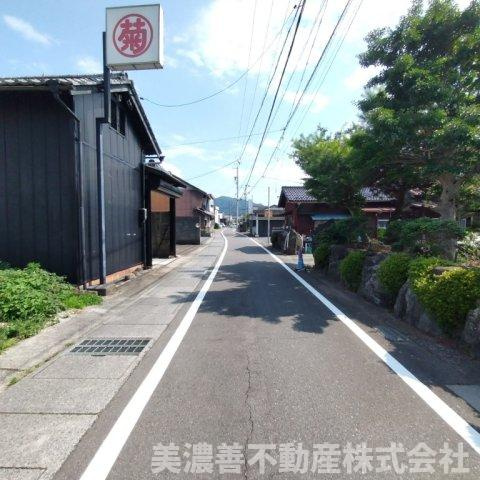 ６７１９０　山県市大字高富字和合松土地の前面道路含む現地写真