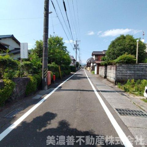 ６７１９０　山県市大字高富字和合松土地の前面道路含む現地写真