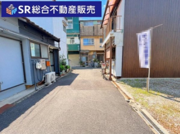日下町5丁目中古テラスハウスの玄関|弊社は中古戸建のご紹介、その後のリフォームのご提案、
賃貸物件のご紹介、すべてご対応可能です。
お客様にあったプランをご提案致します。
まずはお問合せ下さいませ。