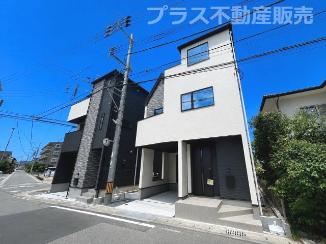 【外観】 | 大野城市仲畑4丁目1期　1号棟（全2棟）【仲介手数料無料・0円】 | 現地写真。プラス不動産販売なら、現場の全ての棟をまとめてご見学頂けます。