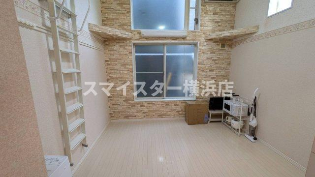 横浜市西区御所山町のアパートの内装