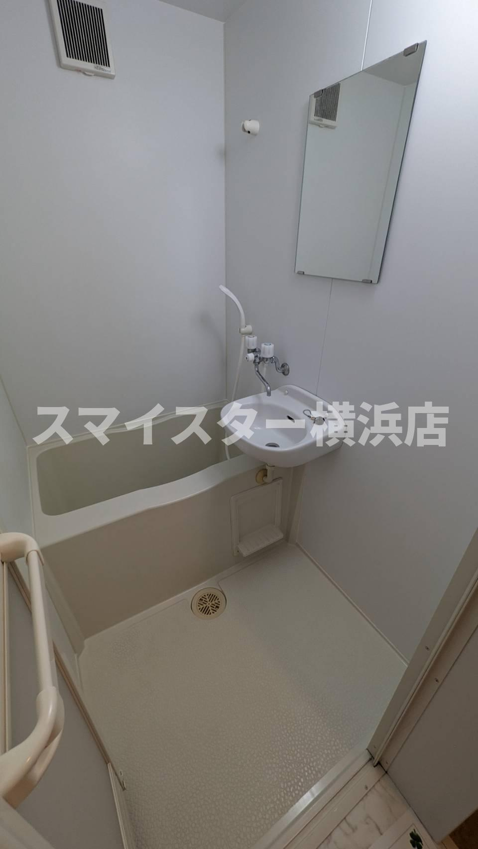 横浜市西区御所山町のアパートの浴室