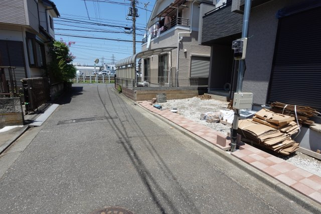 川越市旭町　3LKD+カースペース付き　新築戸建の前面道路含む現地写真