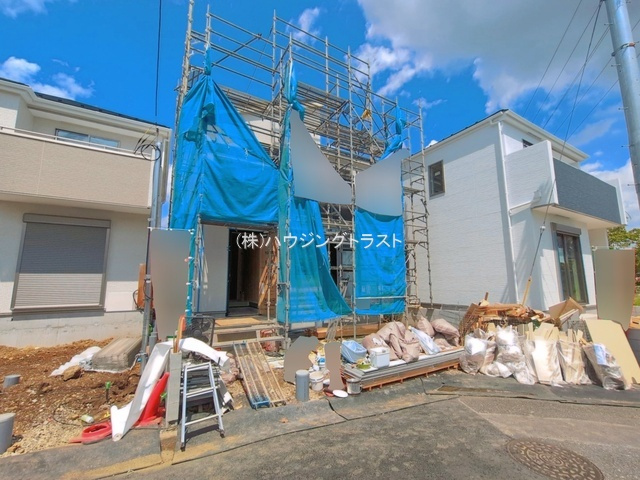 【仲介手数料無料】GRAFARE 所沢市山口２２期　全４棟2号棟　の前面道路含む現地写真