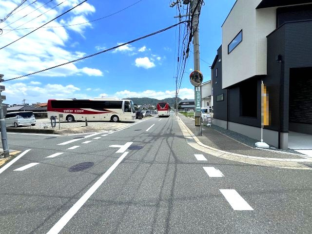 【その他】 | 大野城市仲畑4丁目1期　2号棟（全2棟）【仲介手数料無料・0円】 | 現地写真。前面道路です。
