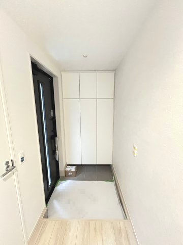 【玄関】 | 大野城市仲畑4丁目1期　2号棟（全2棟）【仲介手数料無料・0円】 | 現地写真。
